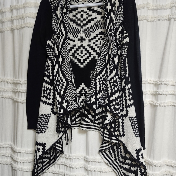 Excellent condition, Boho style open cardigan with fringe. - Picture 9 of 12